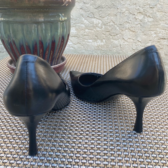 Nine West Black Pumps Rarely Worn Excellent condition Very Pointy Very Sexy Hot! - Picture 2 of 7